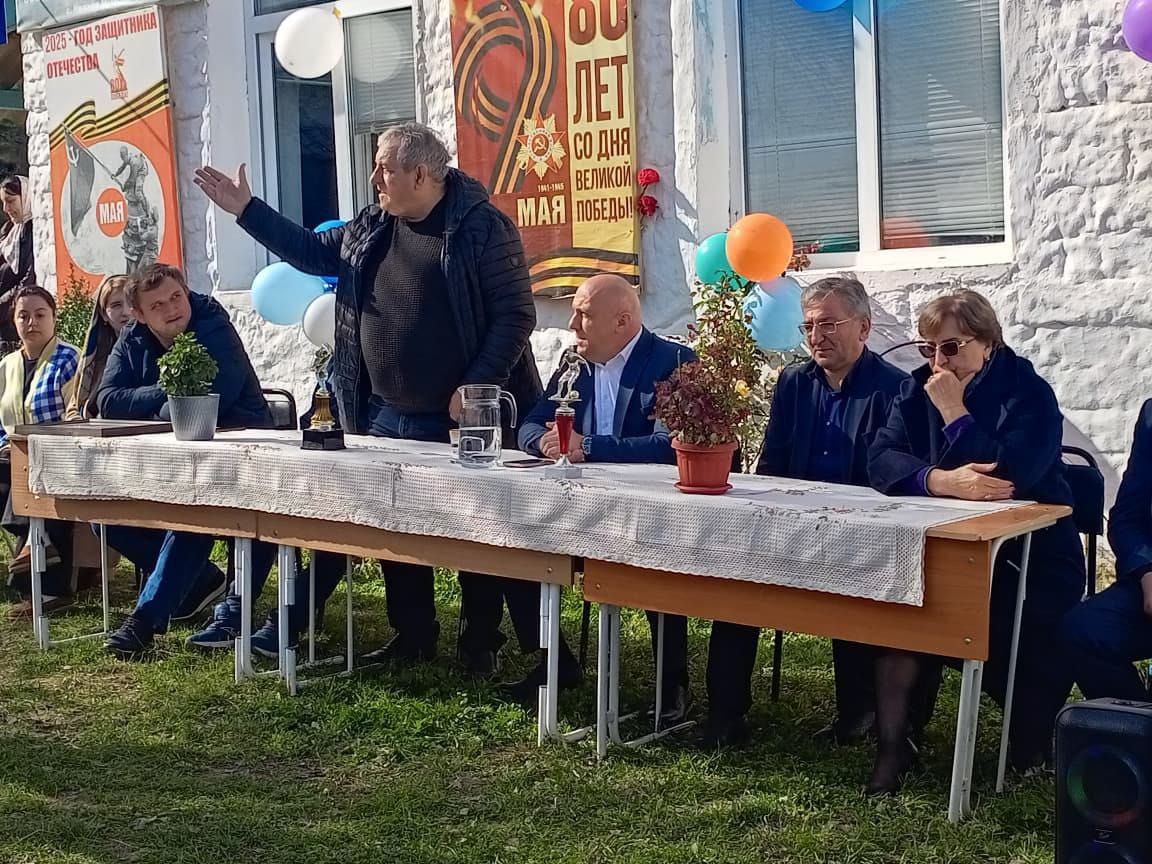 Встреча с куратором школьной футбольной лиги..